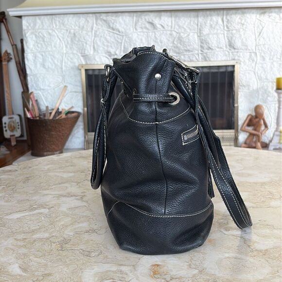 Roots Tribe Leather Large Bucket Crossbody Bag Made in Canada - Picture 6 of 11